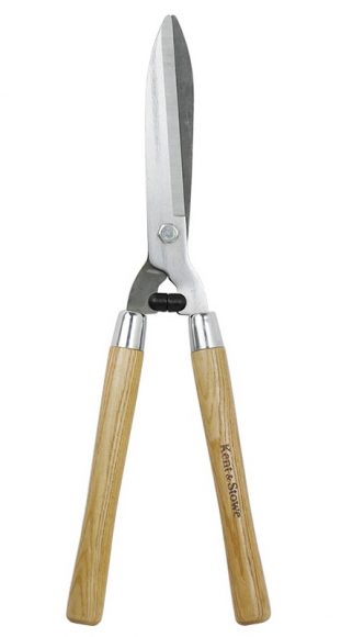 En klassisk häcksax med trähandtag