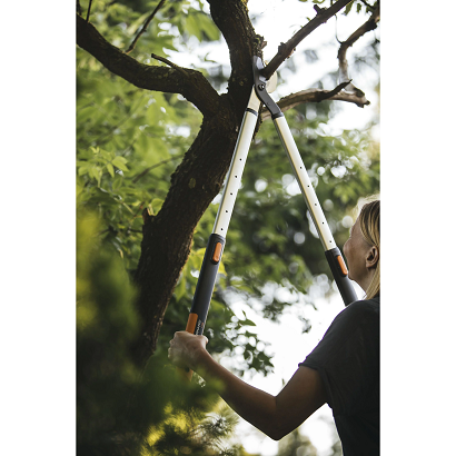 En grensax med utfällt teleskop handtag